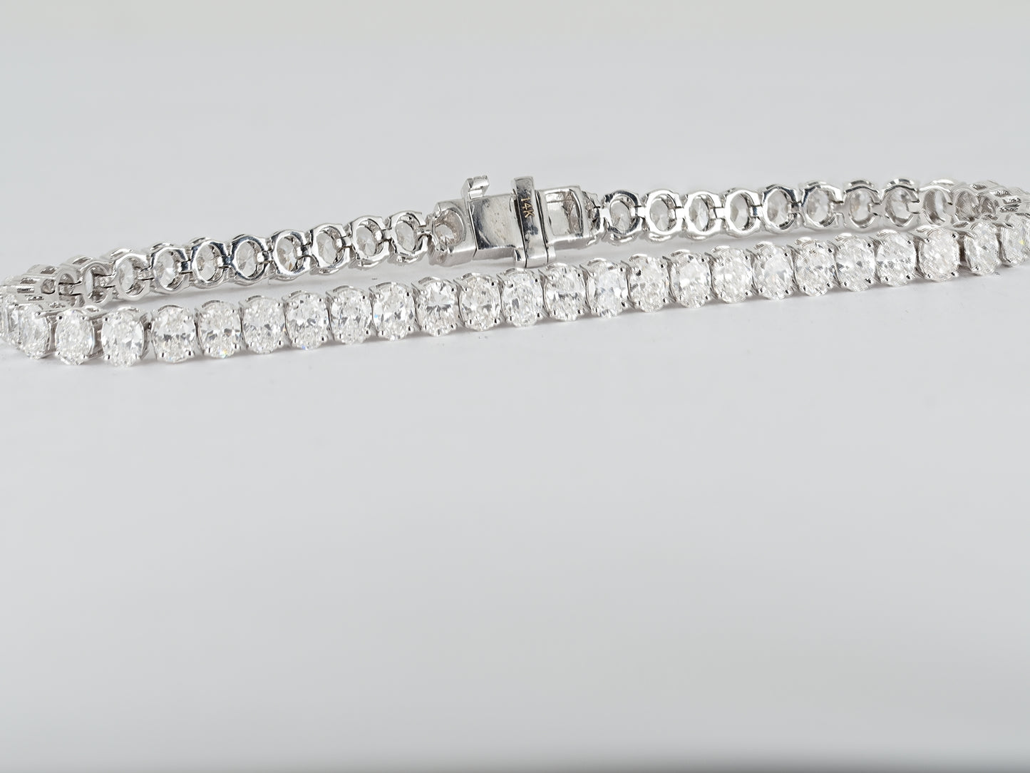 Tennis Bracelet in 14K White Gold, 6.32 ct Oval Lab-Grown Diamond (DEF/VVS)