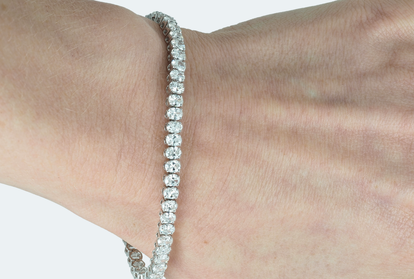 Tennis Bracelet in 14K White Gold, 6.32 ct Oval Lab-Grown Diamond (DEF/VVS)