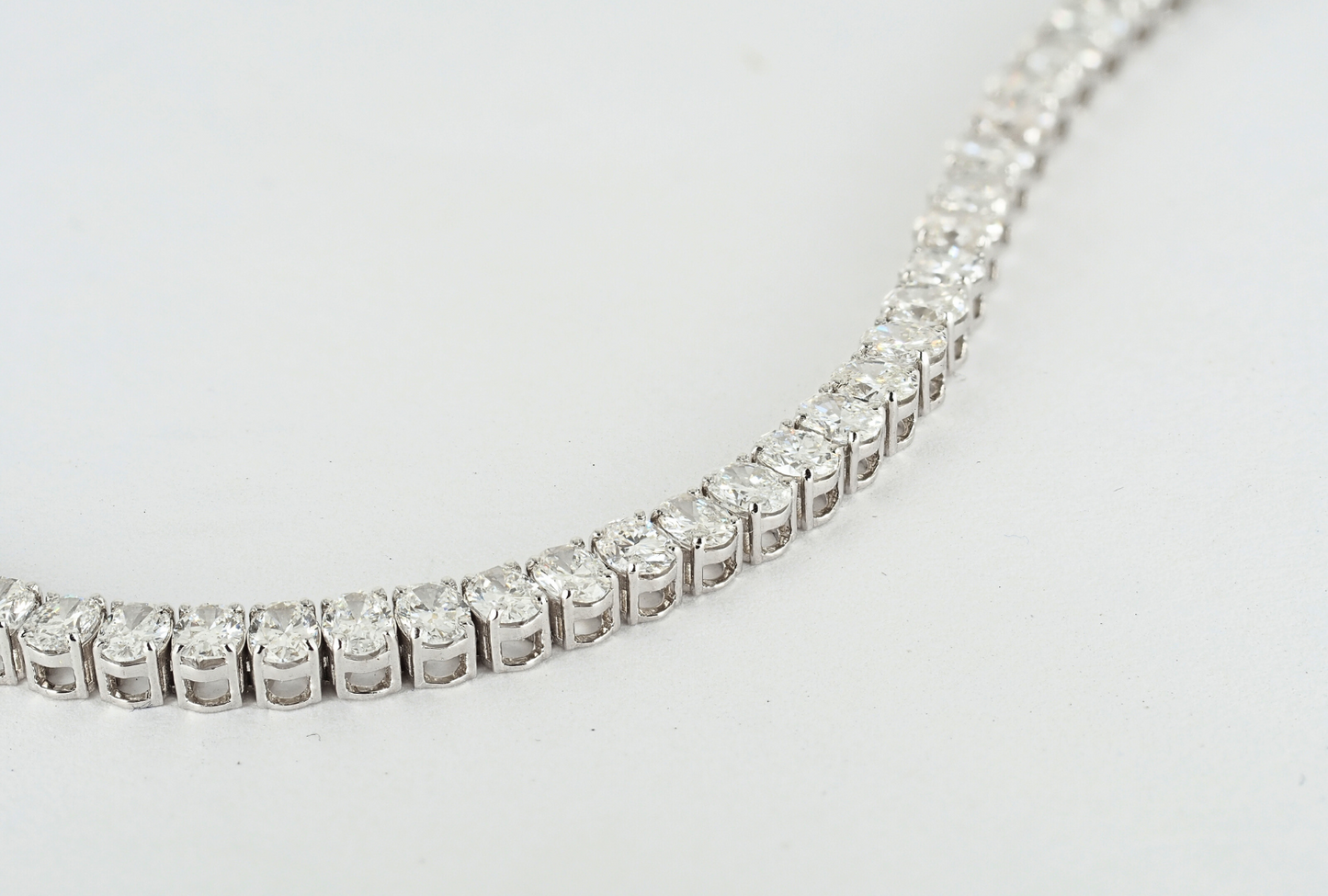 Tennis Bracelet in 14K White Gold, 6.32 ct Oval Lab-Grown Diamond (DEF/VVS)