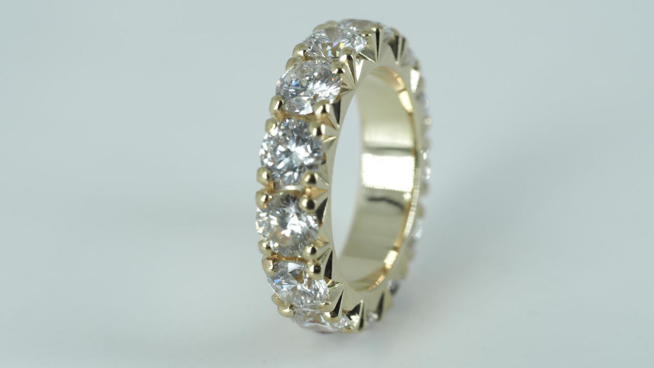 Ring 14K Yellow Gold with Lab-Grown Diamonds in Fishtail (French Pavé) Setting