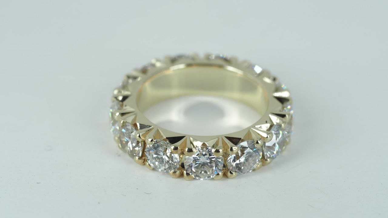 Ring 14K Yellow Gold with Lab-Grown Diamonds in Fishtail (French Pavé) Setting