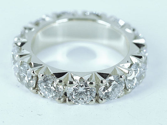 Ring Platinum with 6–6.5 ct Diamonds in Handcrafted Fishtail (French Pavé) Setting