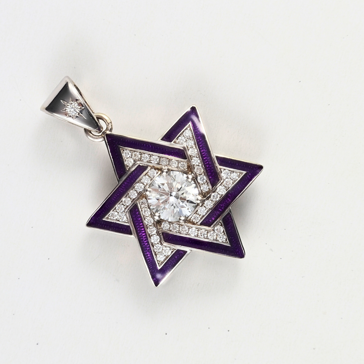 Pendant Magen David in 14K White Gold with Enamel, Natural Diamonds & Lab-Grown Center Diamond