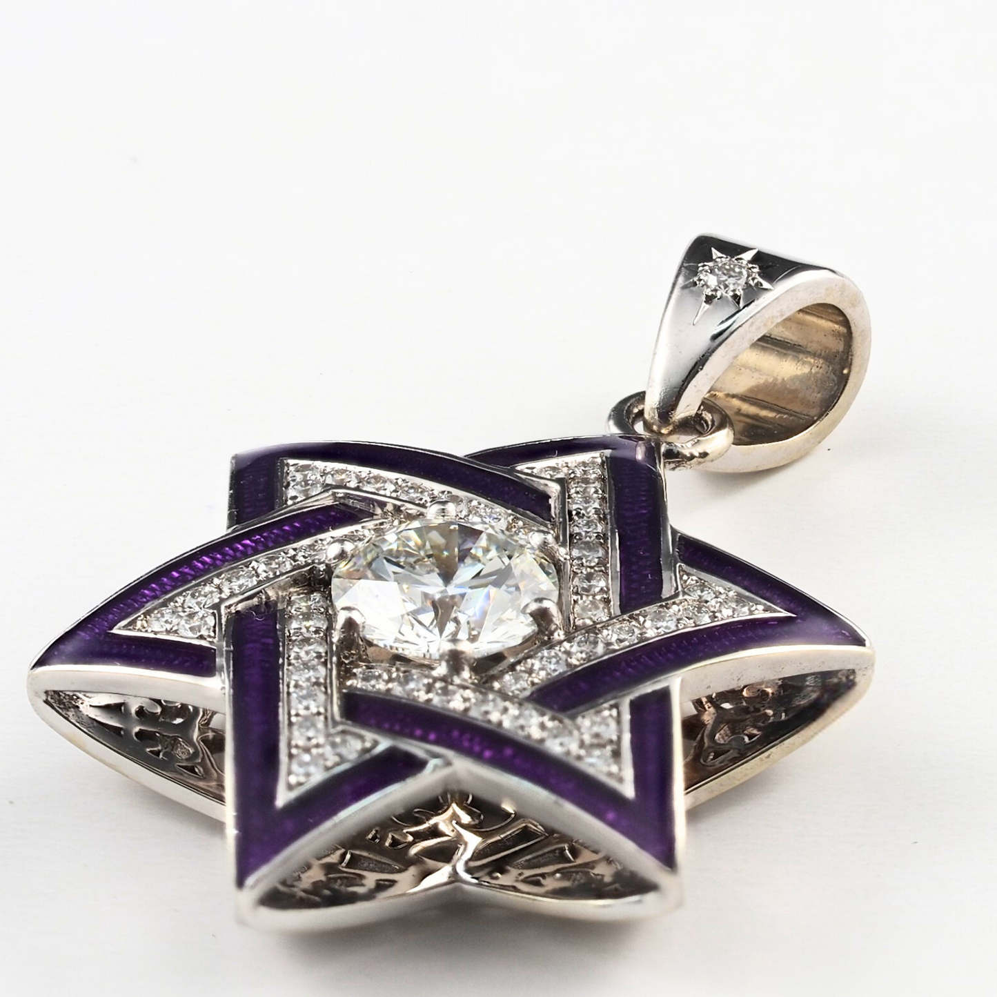Pendant Magen David in 14K White Gold with Enamel, Natural Diamonds & Lab-Grown Center Diamond